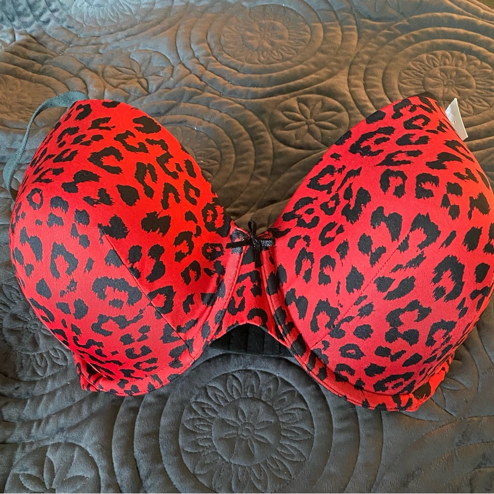 Brand new! Cacique Lightly Line T-shirt Bra (34H)